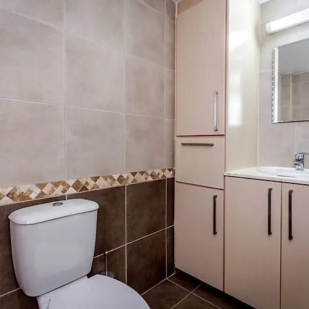 Nora Вилла Протарас