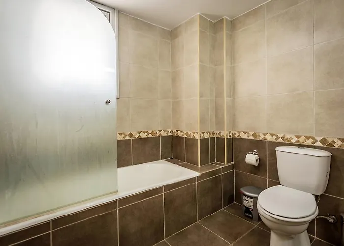 Nora بروتاراس